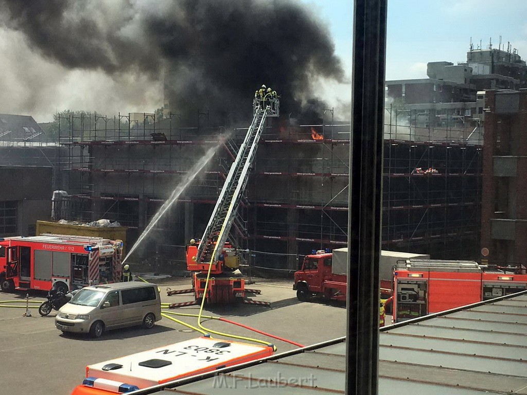 Feuer 2 Koeln Weidenpesch Scheibenstr Feuerwache 5 P05.jpg